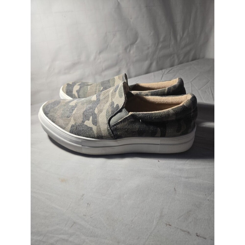 Soda Camo Womens Slip-On Sneakers Shoes Size 8.5